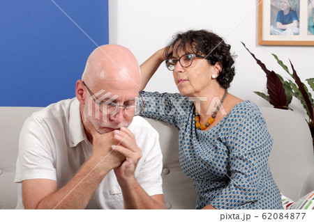 Mature couple having problems at home 62084877