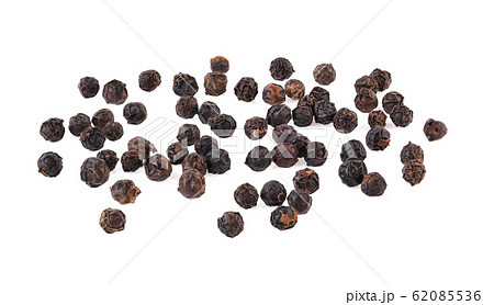 Black pepper isolated on white 62085536
