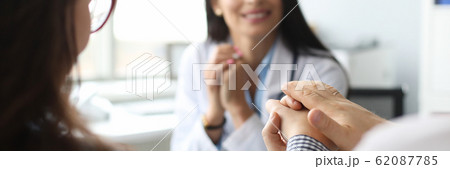 Patients visiting doctor Patients visiting doctor 62087785