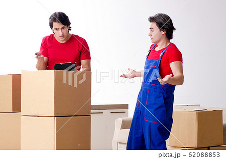Two young contractor employees moving personal belongings 62088853
