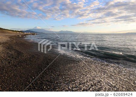 三保の松原からの富士山 62089424
