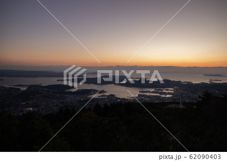 《長崎県 佐世保》 烏帽子岳頂上からの夕景 62090403