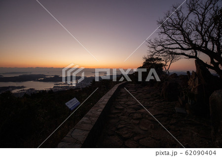 《長崎県 佐世保》 烏帽子岳頂上からの夕景 《長崎県 佐世保》 烏帽子岳頂上からの夕景 62090404