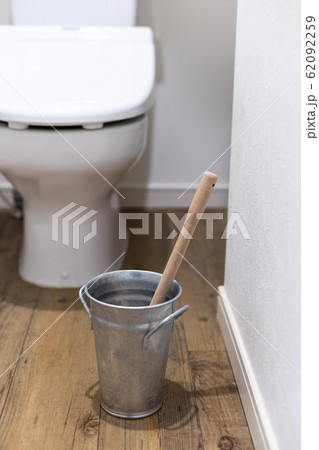 トイレ掃除 62092259