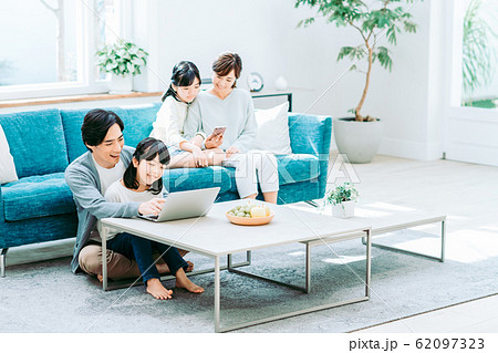 若い家族 若い家族 62097323