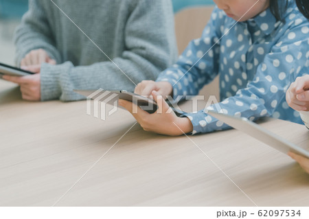 タブレット　学生　子供 62097534