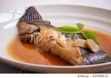 カレイの煮つけアップ 62098615