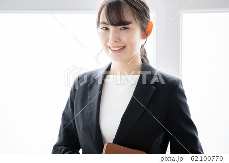 若い女性会社員 ビジネスウーマン 若い女性会社員 ビジネスウーマン 62100770