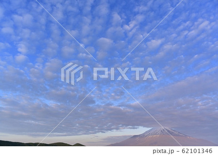 明神山から富士山に雲 62101346