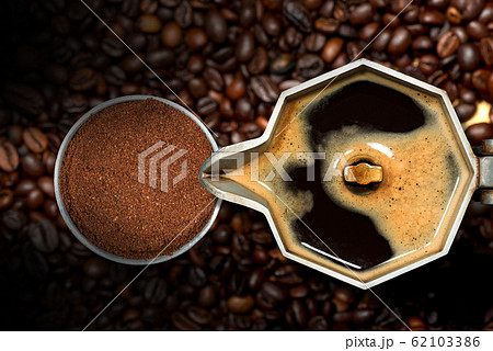 Italian Coffee Maker with Ground Coffee in the Filter 62103386