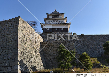 丸亀城 現存天守と本丸石垣 丸亀城 現存天守と本丸石垣 62103685