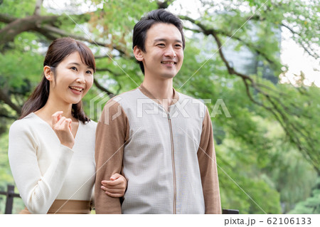 夫婦　カップル 62106133