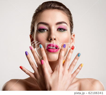 Beautiful fashion woman with a colored nails. 62106341