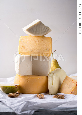 Cheese, Pears and Nuts Cheese, Pears and Nuts 62110085
