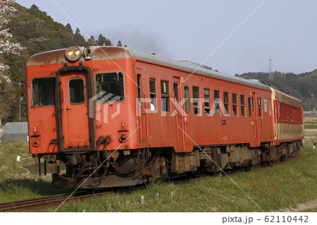桜咲く、いすみ鉄道の急行列車 桜咲く、いすみ鉄道の急行列車 62110442