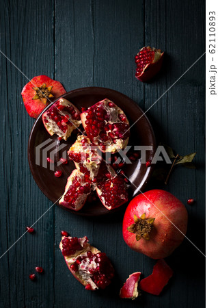 ripe pomegranate, top view 62110893