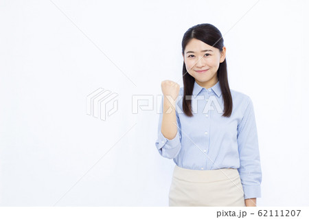 30代女性 オフィスカジュアル 62111207