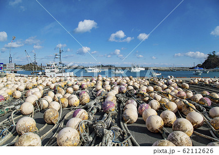 ブイと漁船 漁港 港 ブイと漁船 漁港 港 62112626