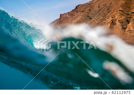 perfect wave in the atlantic ocean, fuerteventura 62112975