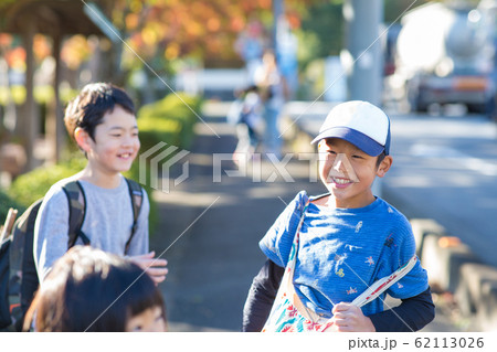 帰宅する子供達 帰宅する子供達 62113026