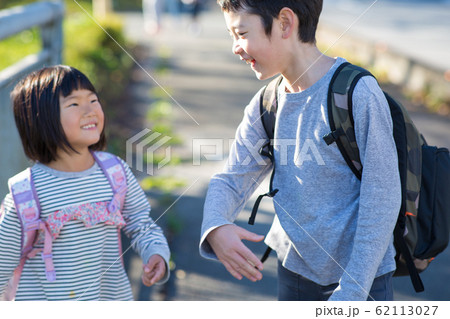 帰宅する子供達 帰宅する子供達 62113027