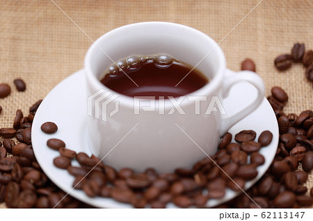 コーヒー豆 (珈琲豆 小粒 焙煎 飲食 実 飲み物 ドリンク ブレンド カフェイン コピースペース) 62113147