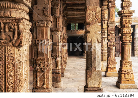 qutub minar columns qutub minar columns 62113294