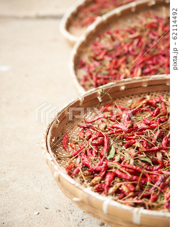 唐辛子の天日干し 62114492