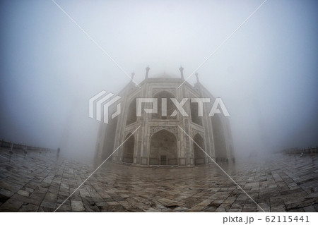 taj mahal covered in fog taj mahal covered in fog 62115441