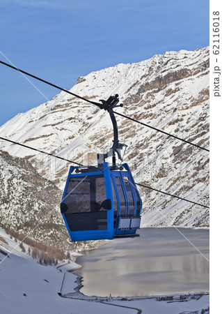 Gondola lift, snowy off-piste ski slope in high Gondola lift, snowy off-piste ski slope in high 62116018