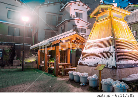 雪景色の湯村温泉　夜景 62117585