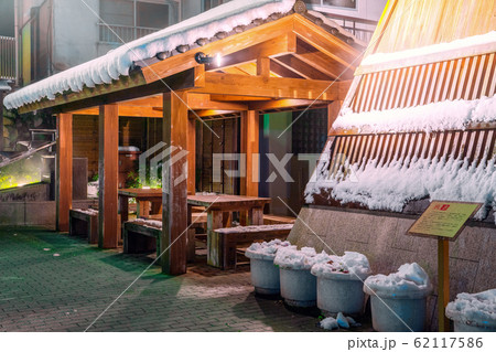 雪景色の湯村温泉　夜景 62117586
