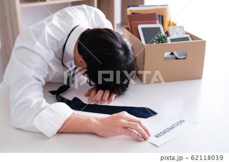 Businessman has stress to resignation and signing Businessman has stress to resignation and signing 62118039