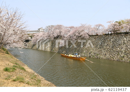 お堀を遊覧 62119437