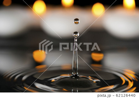 水の波紋とキャンドル 62126440
