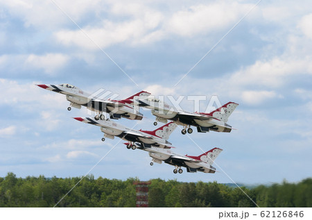 サンダーバーズ　F-16　編隊離陸 62126846