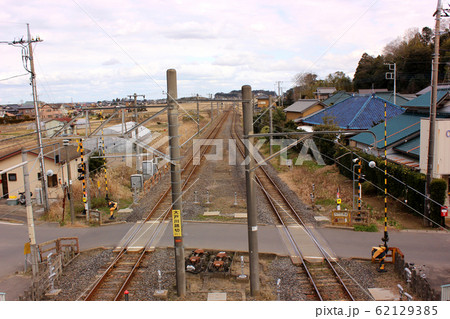 成田線大戸駅の跨線橋から見た大戸川踏切(1) 成田線大戸駅の跨線橋から見た大戸川踏切(1) 62129385