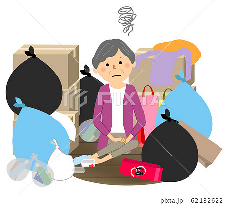 ゴミと高齢者 シニア女性 ゴミと高齢者 シニア女性 62132622