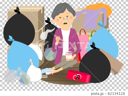 ゴミと高齢者 シニア女性 カップ麺 ゴミと高齢者 シニア女性 カップ麺 62134128