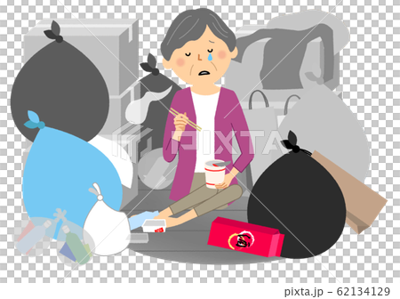 ゴミと高齢者　シニア女性　カップ麺 62134129