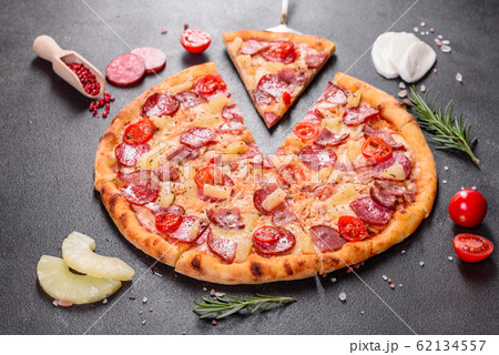 Pepperoni Pizza with Mozzarella cheese 62134557