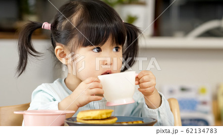 子供 水 水分補給 子供 水 水分補給 62134783