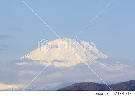 冬晴れの神奈川県平塚市から見る冠雪の霊峰富士 冬晴れの神奈川県平塚市から見る冠雪の霊峰富士 62134947