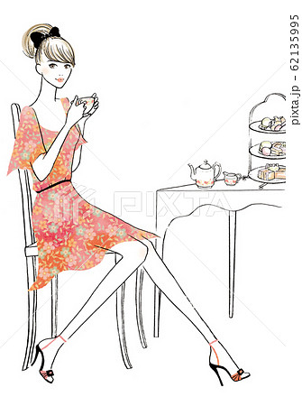 ティータイムを楽しみ女性のイラスト素材