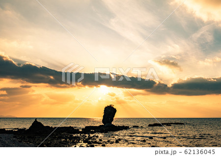 両子岩 (夕景) 両子岩 (夕景) 62136045