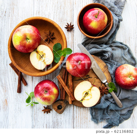 Fresh red apples Fresh red apples 62136802