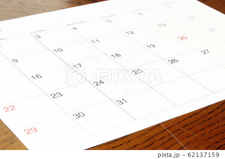 カレンダーにスケジュールを記入して計画する Scheduling, marking reminder カレンダーにスケジュールを記入して計画する Scheduling, marking reminder 62137159