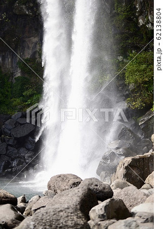 韓国の滝　正房瀑布 62138804