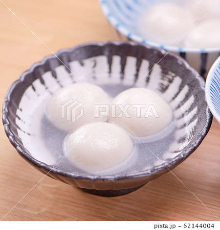 食べる 食事をする 食事 62144004