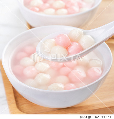 食べる 食事をする 食事 62144174